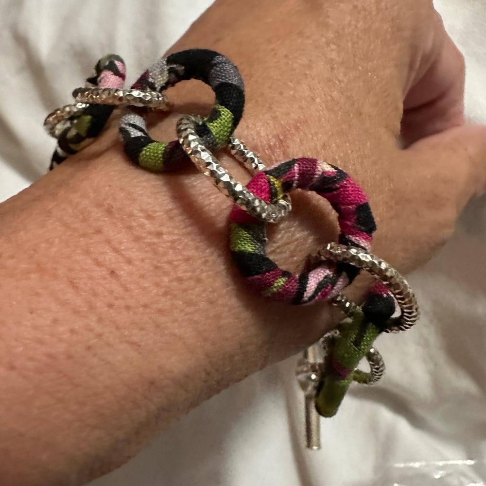 Vera bradly beautiful bracelet never worn like new